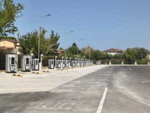 Deposito Luporini con le infrastrutture di ricarica installate