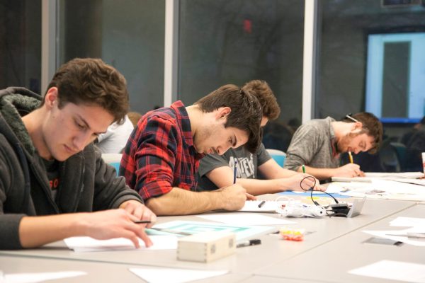 ragazzi che studiano