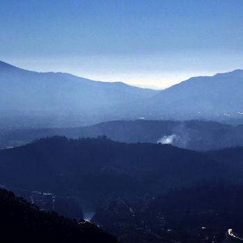 Panorama delle colline lucchesi fino al mare dalla Brancoleria