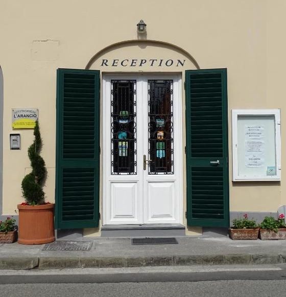 ingresso dell'affittacamere l'arancio