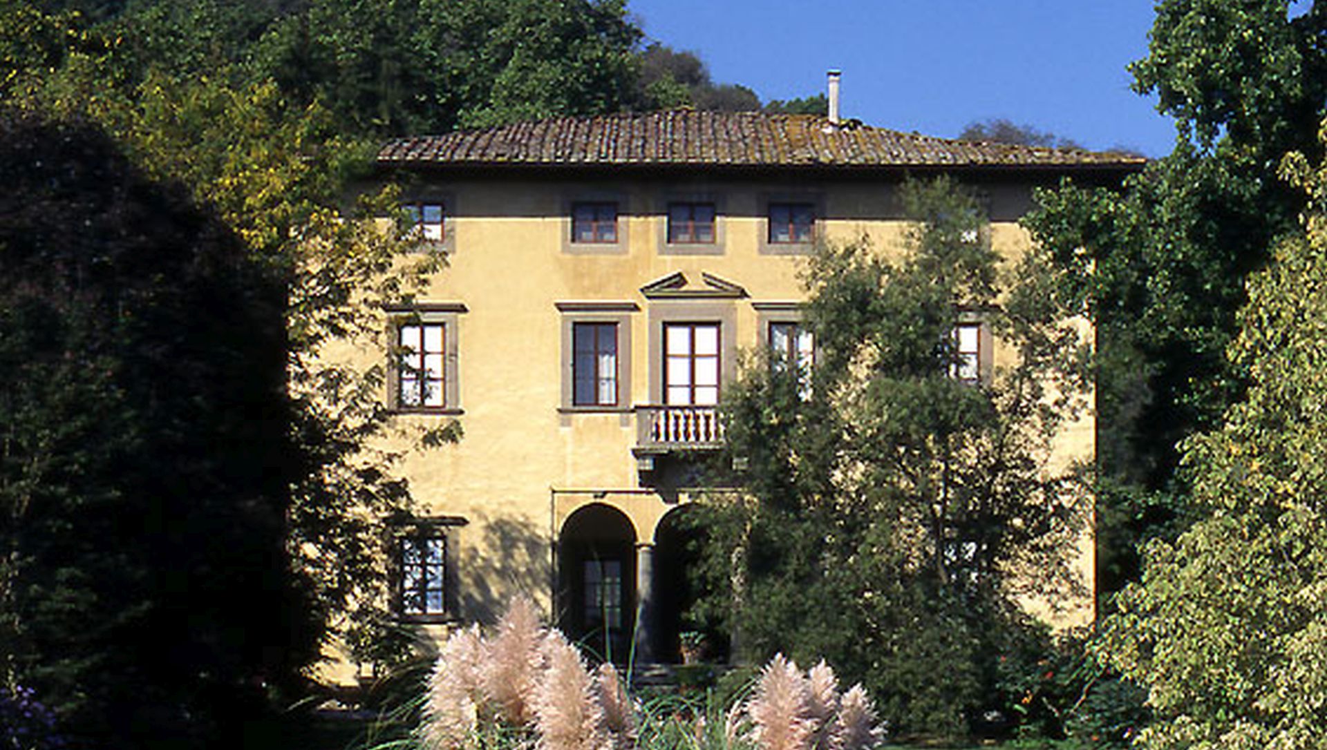 Villa Bernardini immersa nel parco.