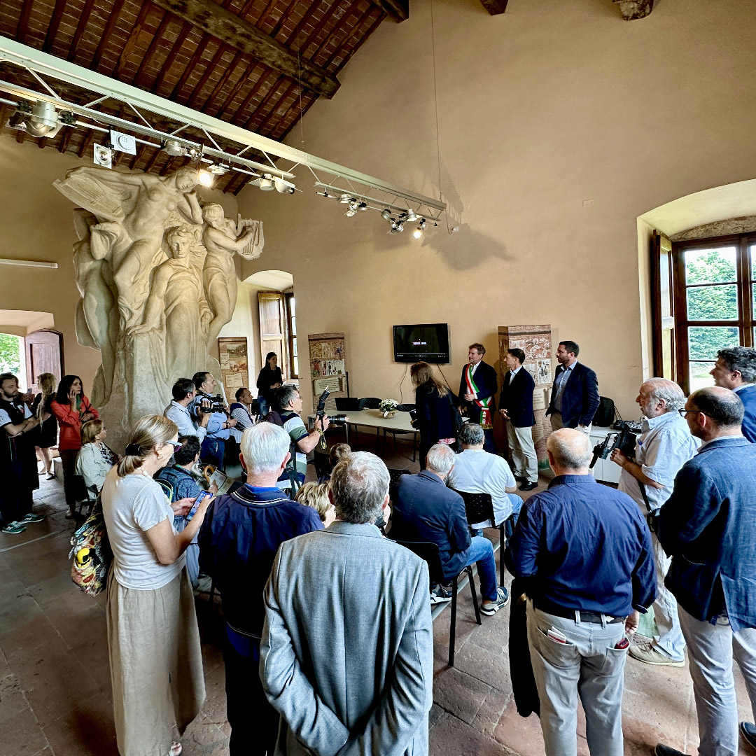 Persone a una conferenza stampa.