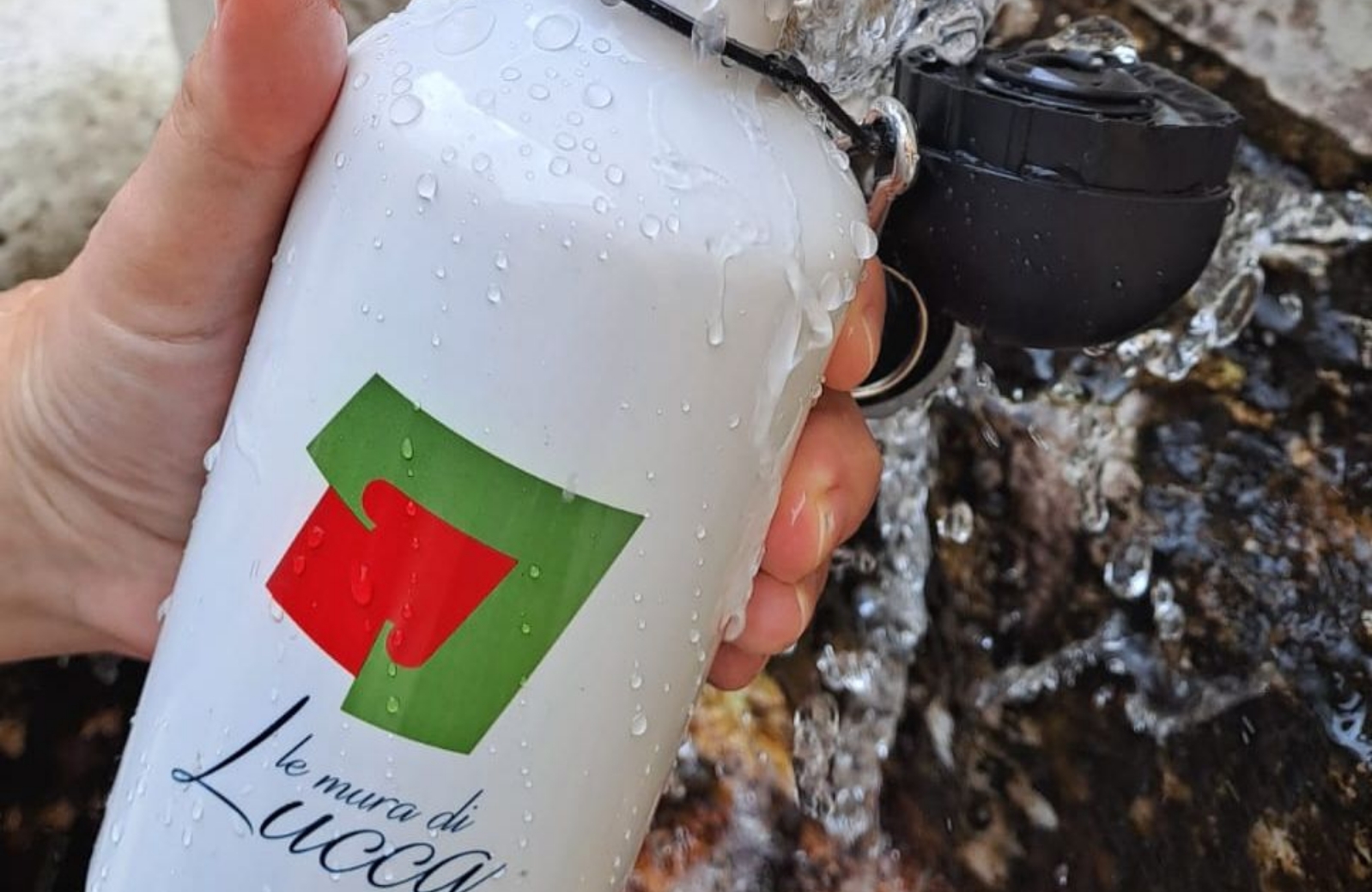 borraccia con il logo delle Mura di Lucca