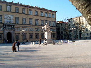 Lucca, Piazza Napoleone 