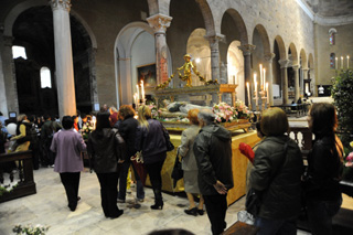 Esposizione di S. Zita all'interno della basilica di S. Frediano