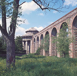 L'Acquedotto del Nottolini, particolare del tempietto di San Concordio